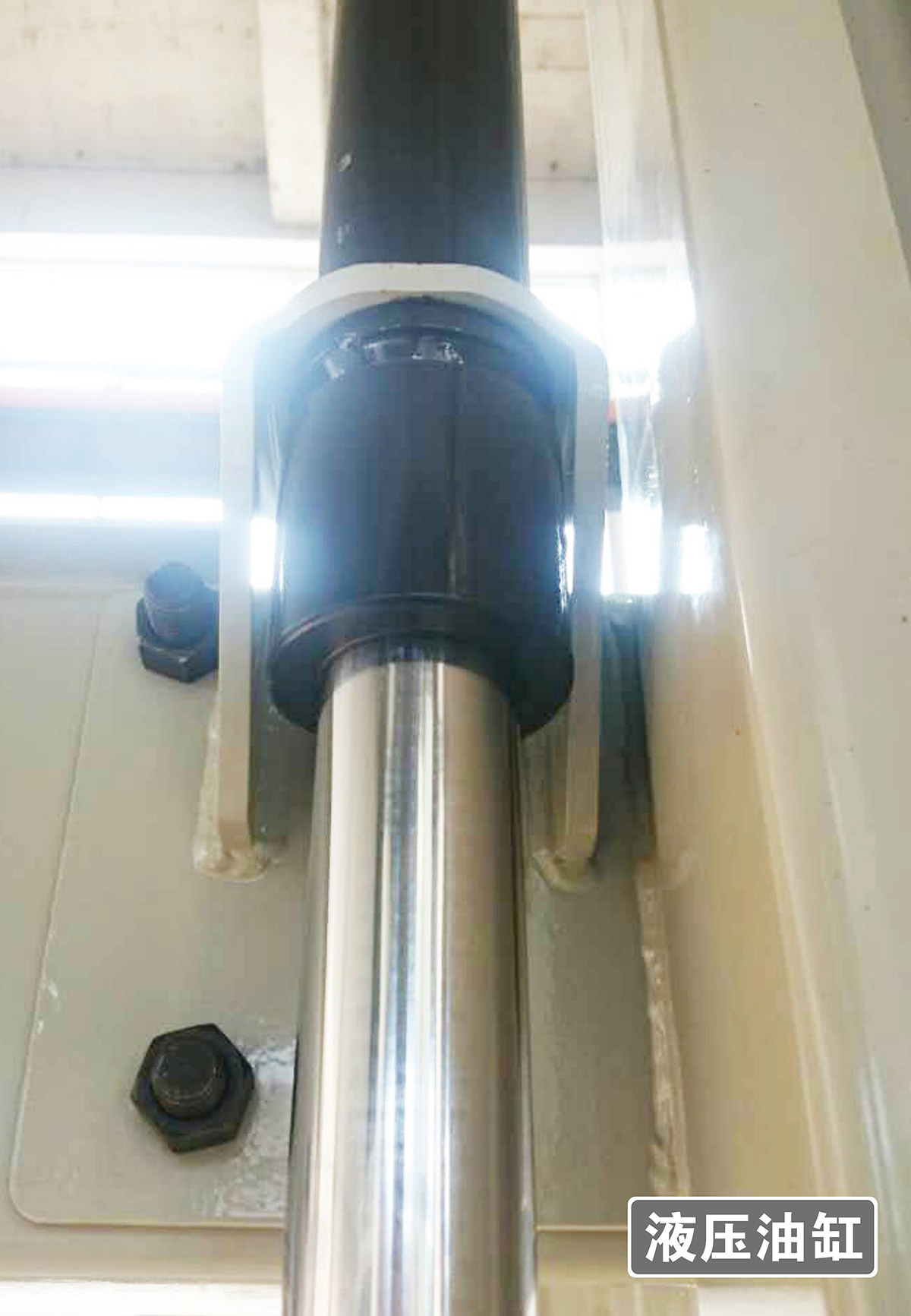 云南PJS两柱简易升降立体停车场库设备液压油缸.jpg